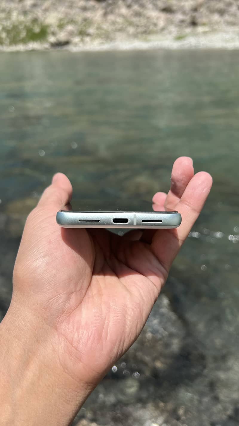 Google Pixel 8 4