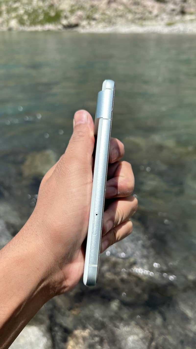 Google Pixel 8 6