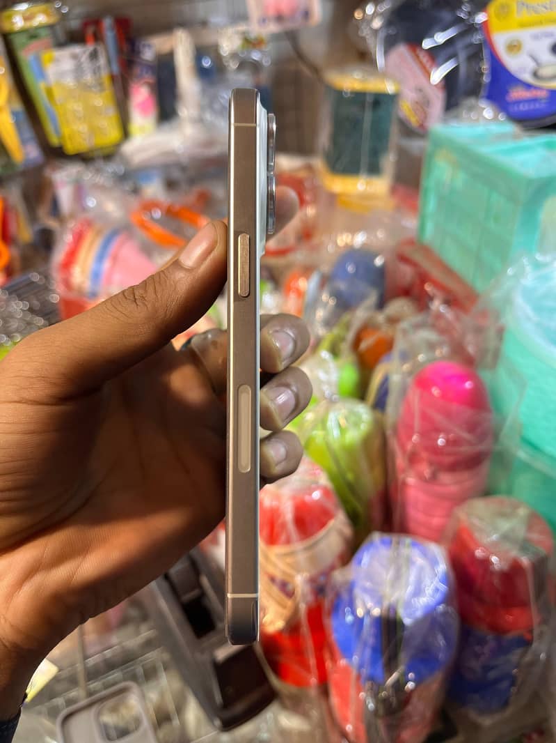 Apple iPhone 15 Pro Max 2