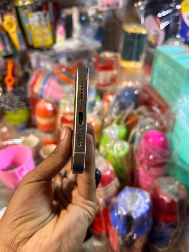 Apple iPhone 15 Pro Max 3