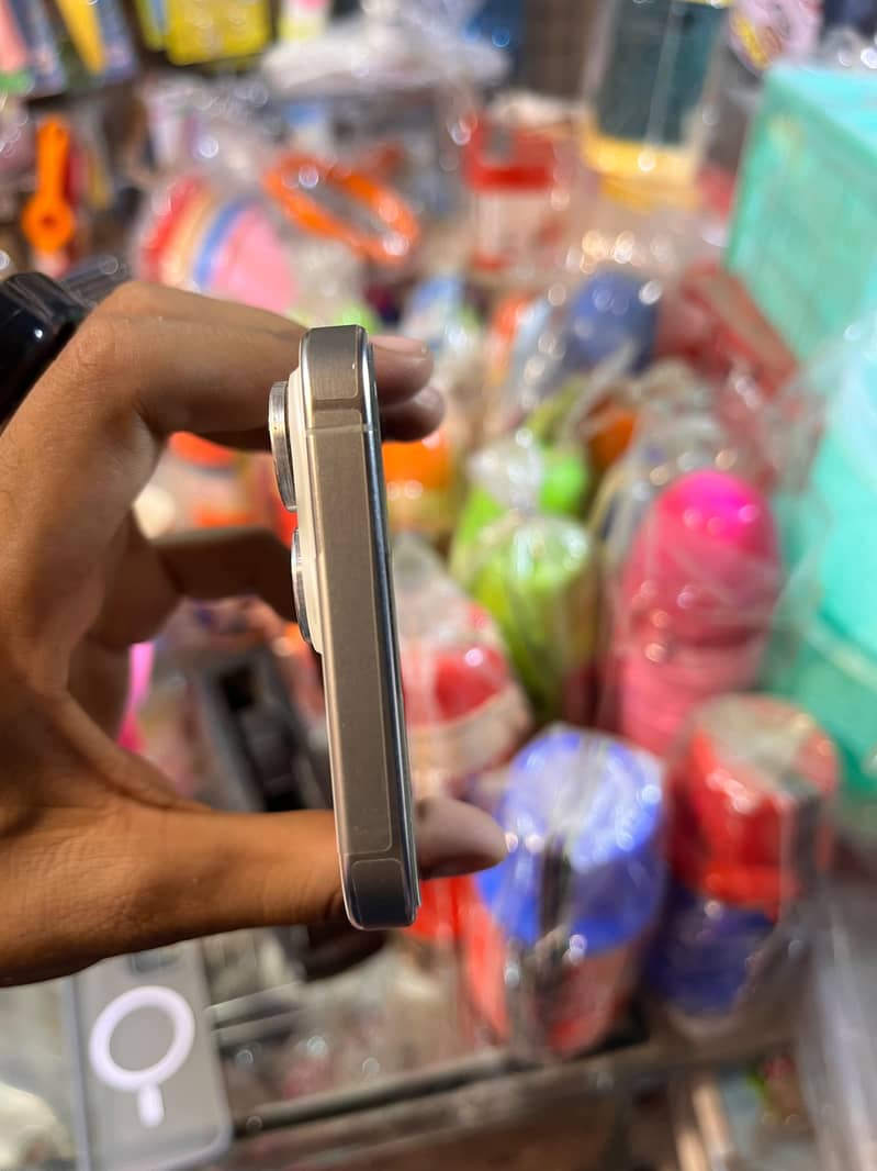 Apple iPhone 15 Pro Max 4
