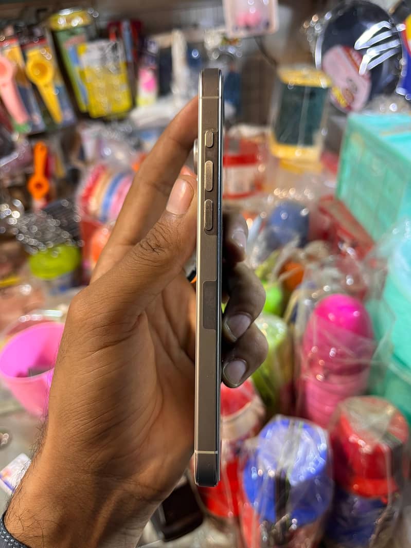 Apple iPhone 15 Pro Max 5