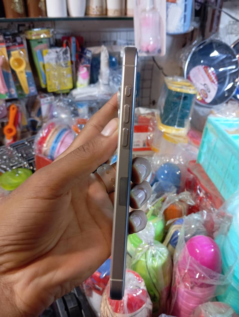 Apple iPhone 15 Pro Max 6