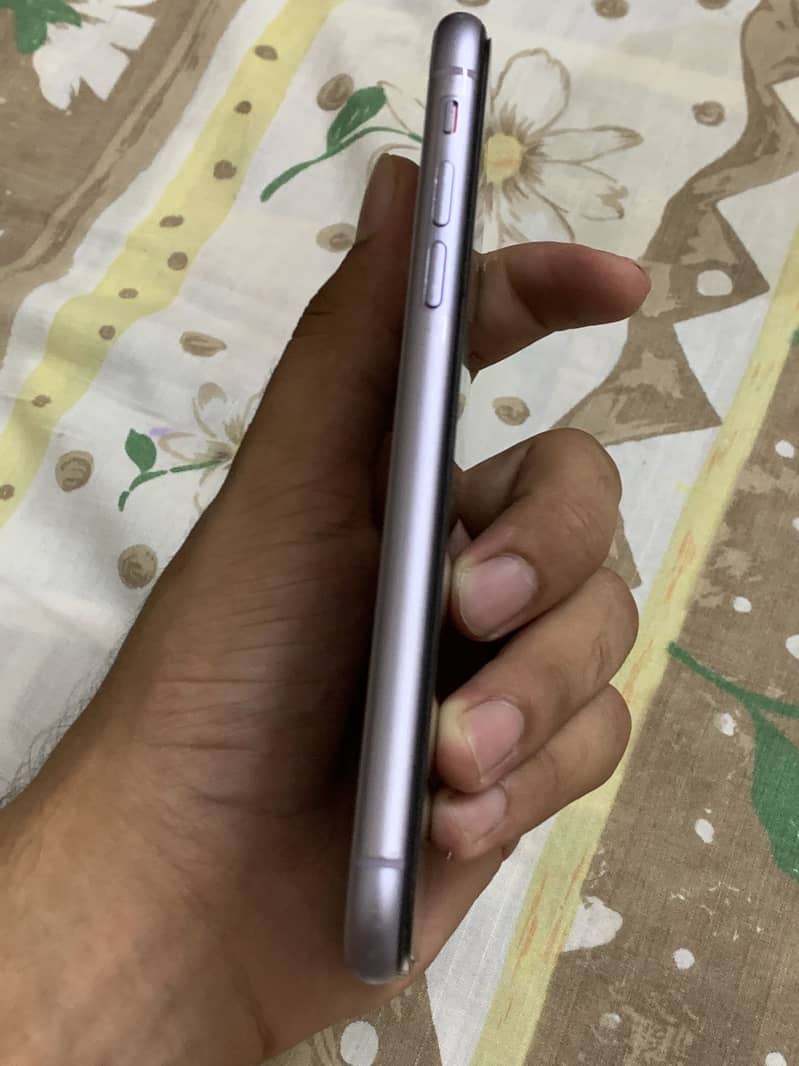 Apple iPhone 11 4