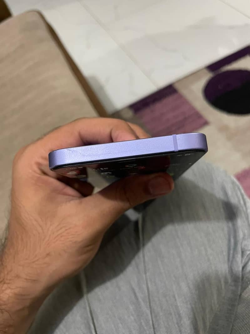 Apple iPhone 12 4