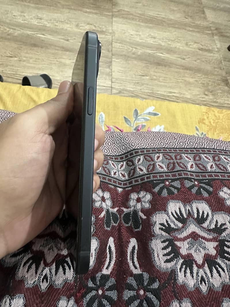 Apple iPhone 15 plus 2