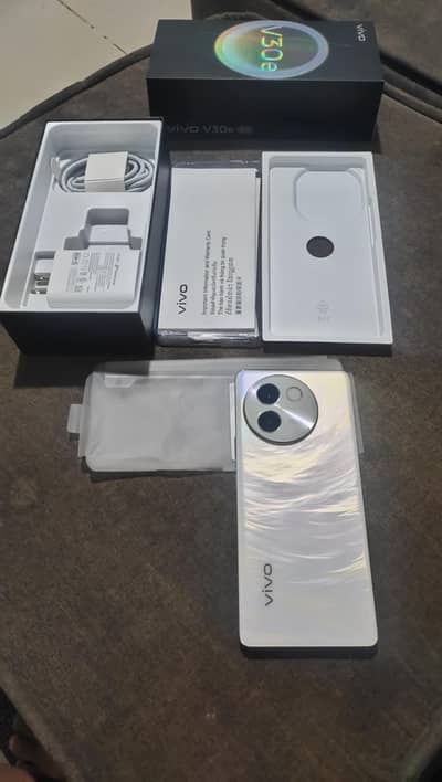Vivo v30e mobile 12/256/gb new condition for sale