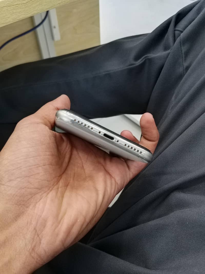 Apple iPhone X 4