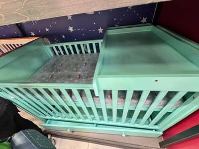 Wooden crib with draws
