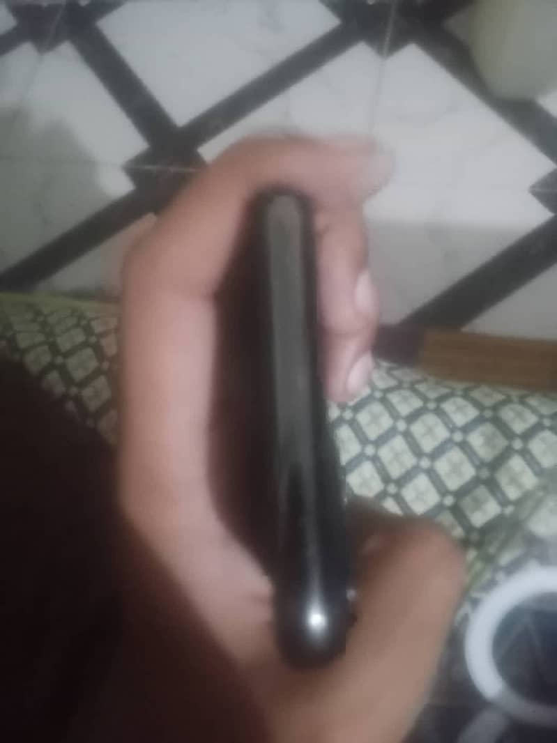 Apple iPhone XS 4