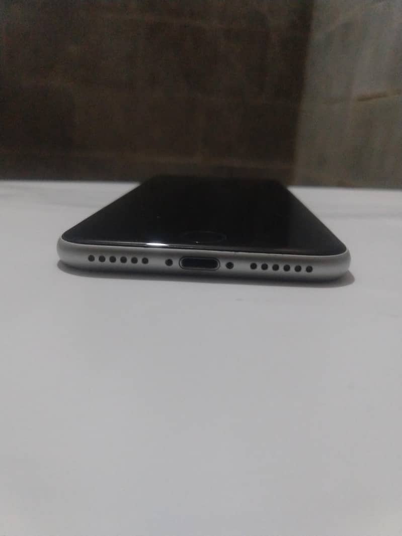 Apple iPhone 7 3