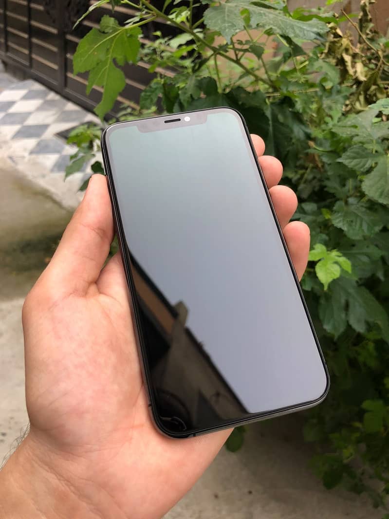 Apple iPhone 11 Pro 1