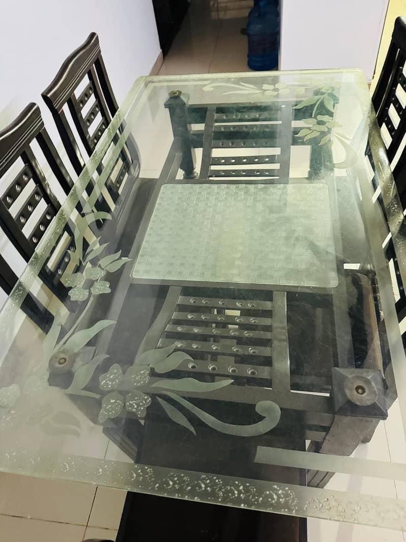 Dining table 0