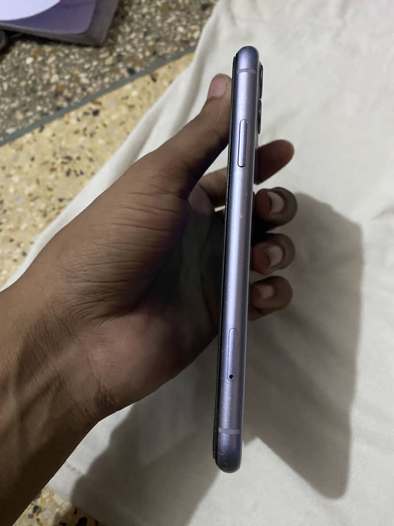 Apple iPhone 11 3