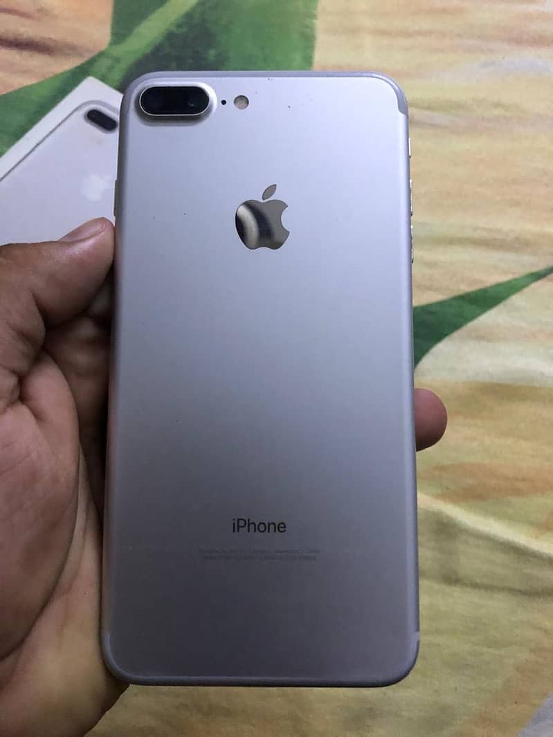 Apple iPhone 7 Plus 5
