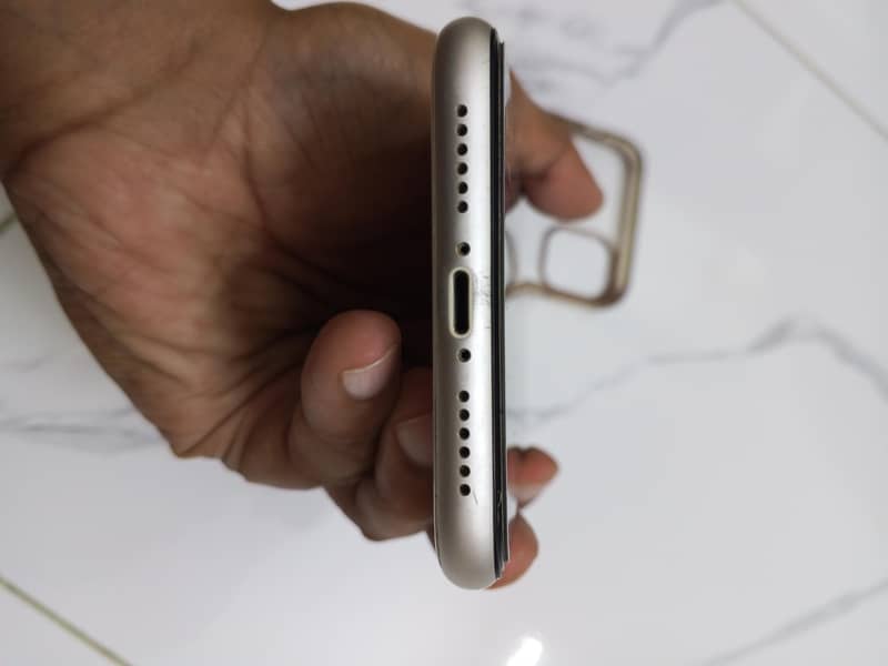 Apple iPhone 11 3
