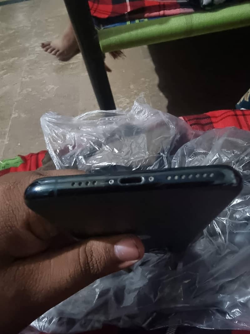 Apple iPhone 11 Pro Max 2