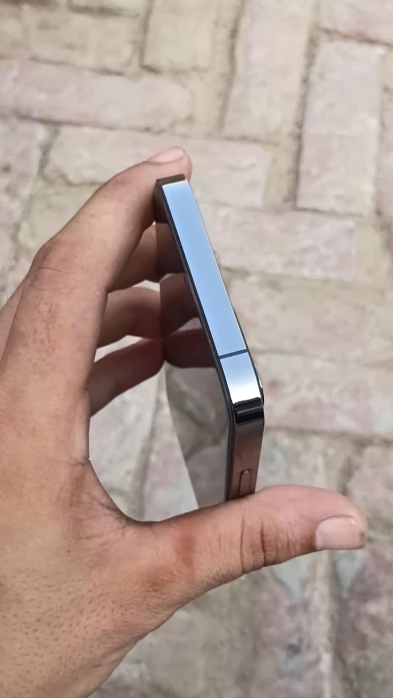 Apple iPhone 12 Pro 3