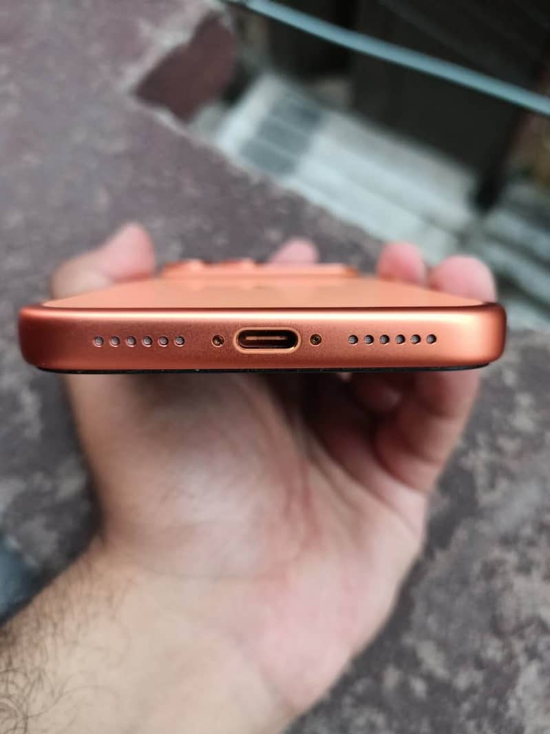 Apple iPhone 17 Pro Max 4