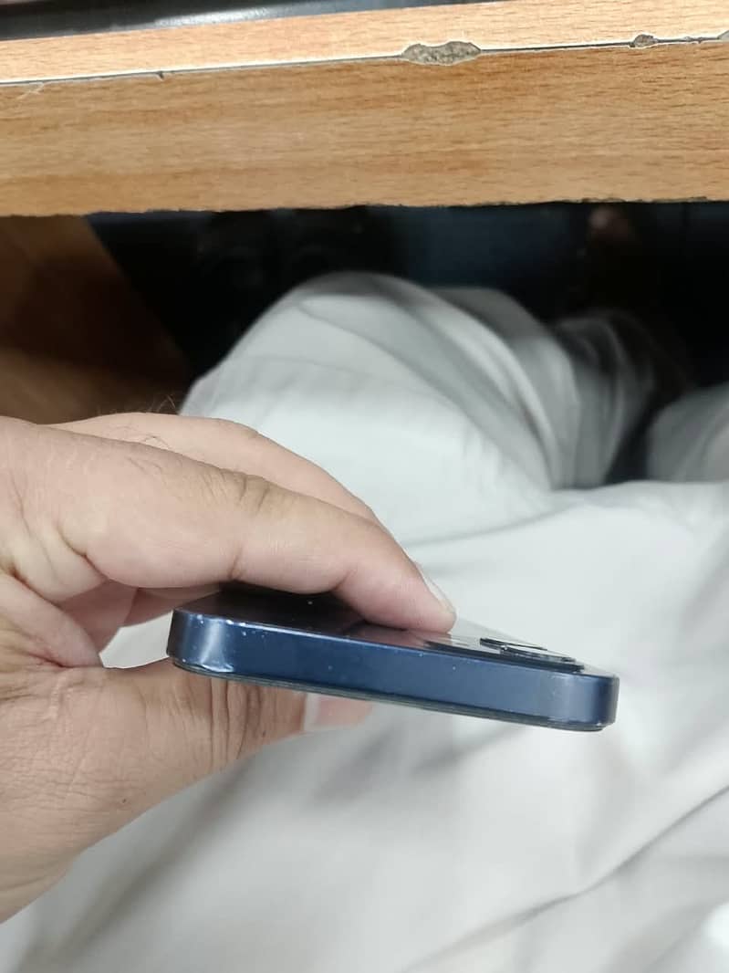 Apple iPhone 12 3