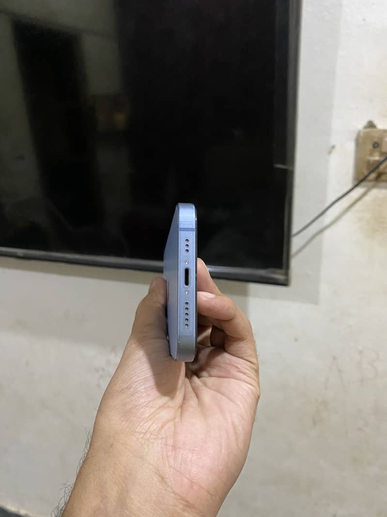 Apple iPhone 14 4