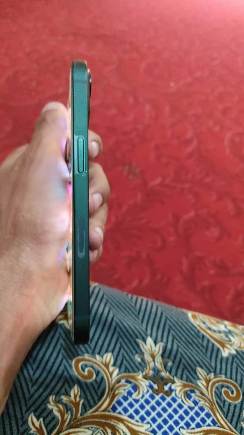 Apple iPhone 13 2