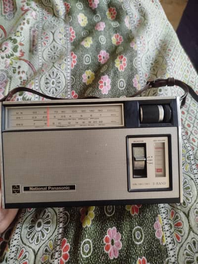 National Panasonic R-312 vintage radio, Made in Japan.