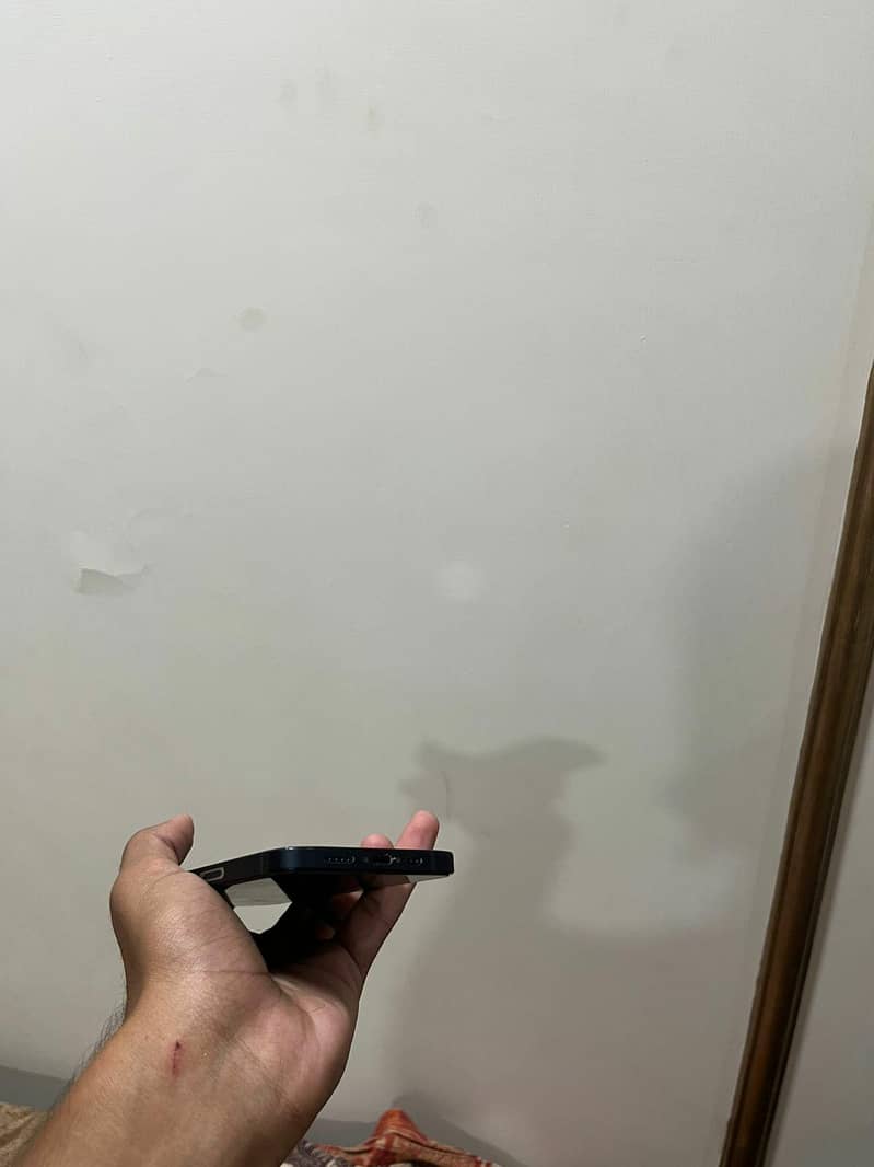 Apple iPhone 12 4