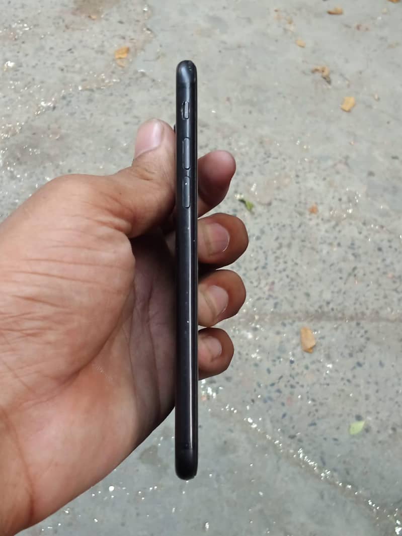 Apple iPhone 7 1