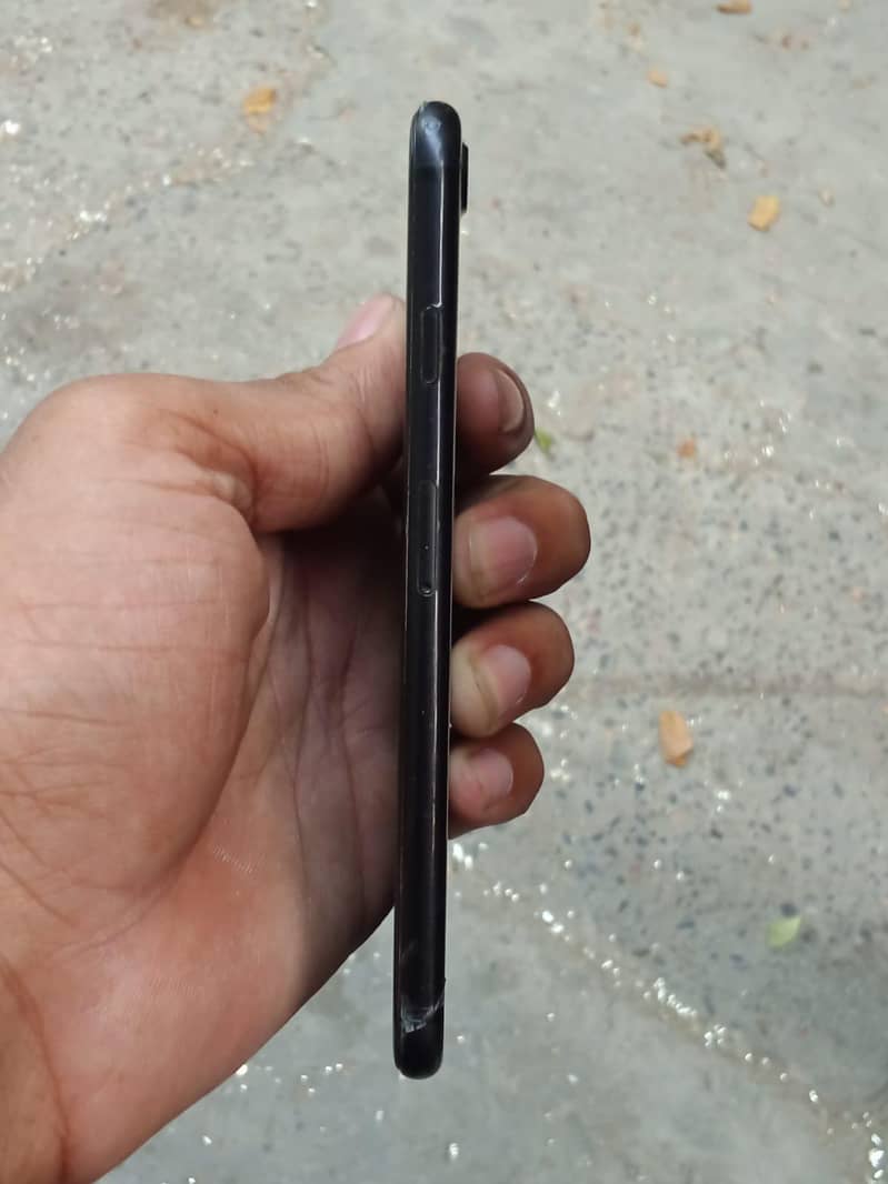 Apple iPhone 7 2