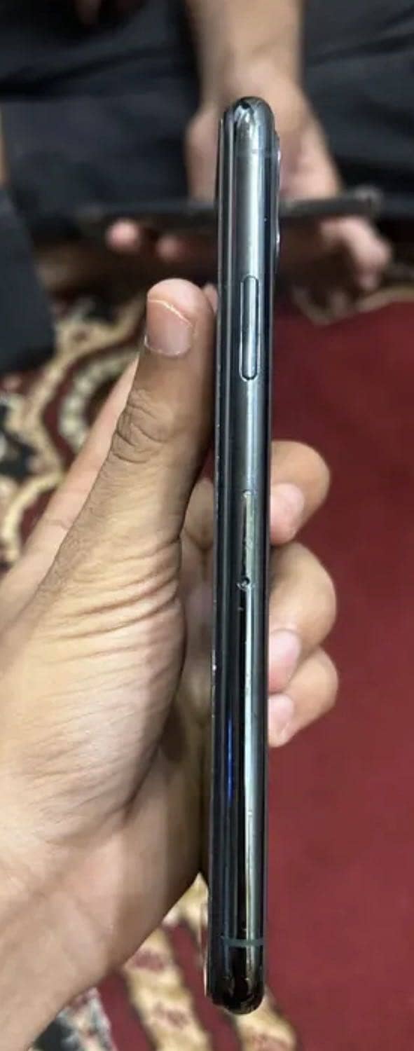 Apple iPhone 11 Pro Max 3