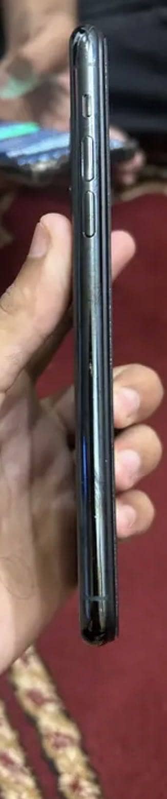 Apple iPhone 11 Pro Max 4