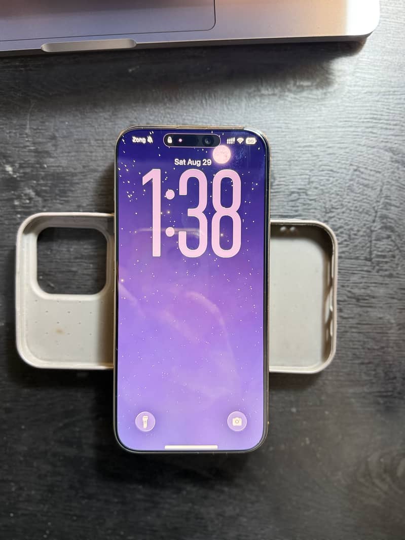 Apple iPhone 16 Pro Max 2