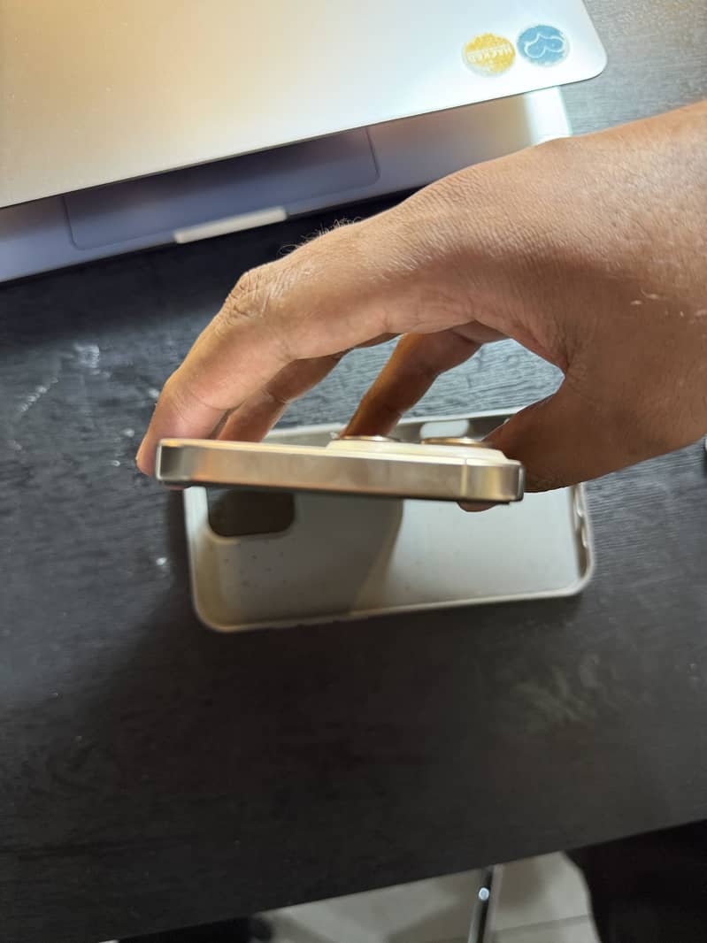 Apple iPhone 16 Pro Max 5