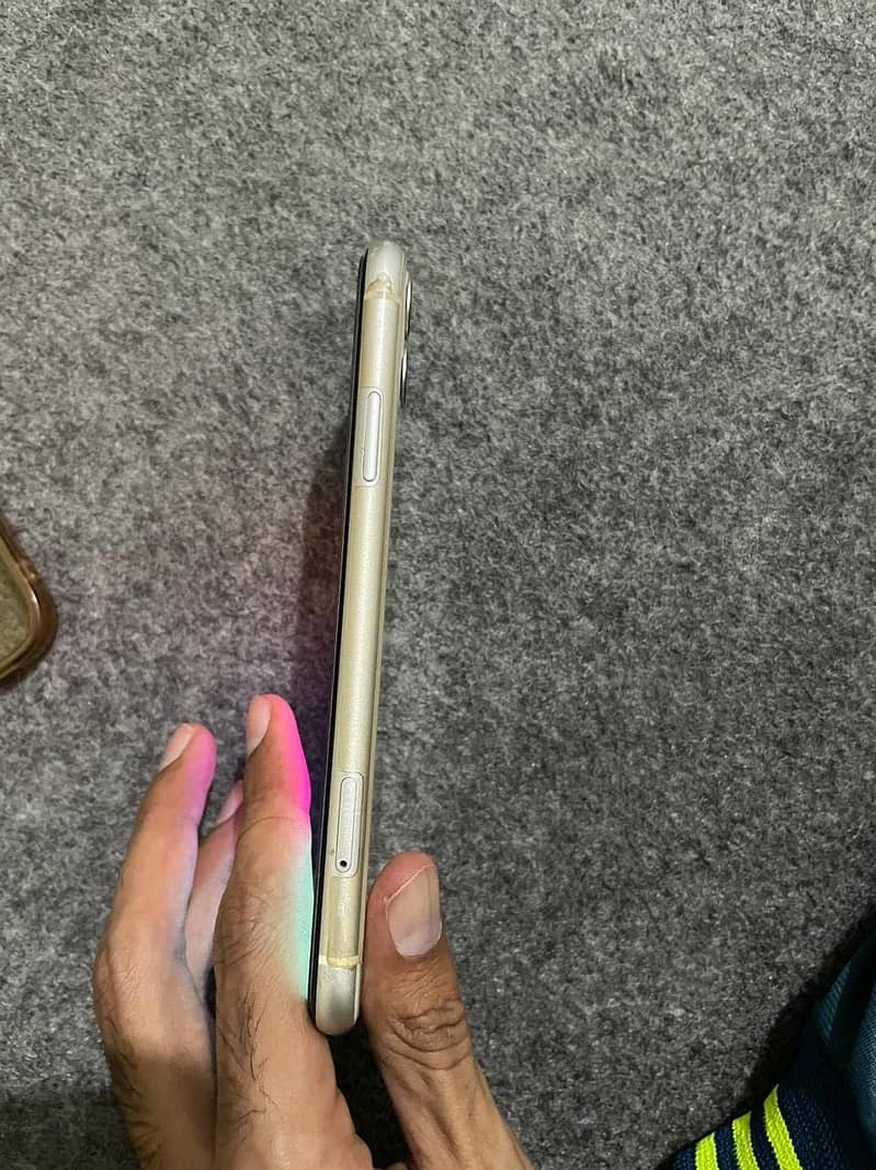 Apple iPhone 11 3