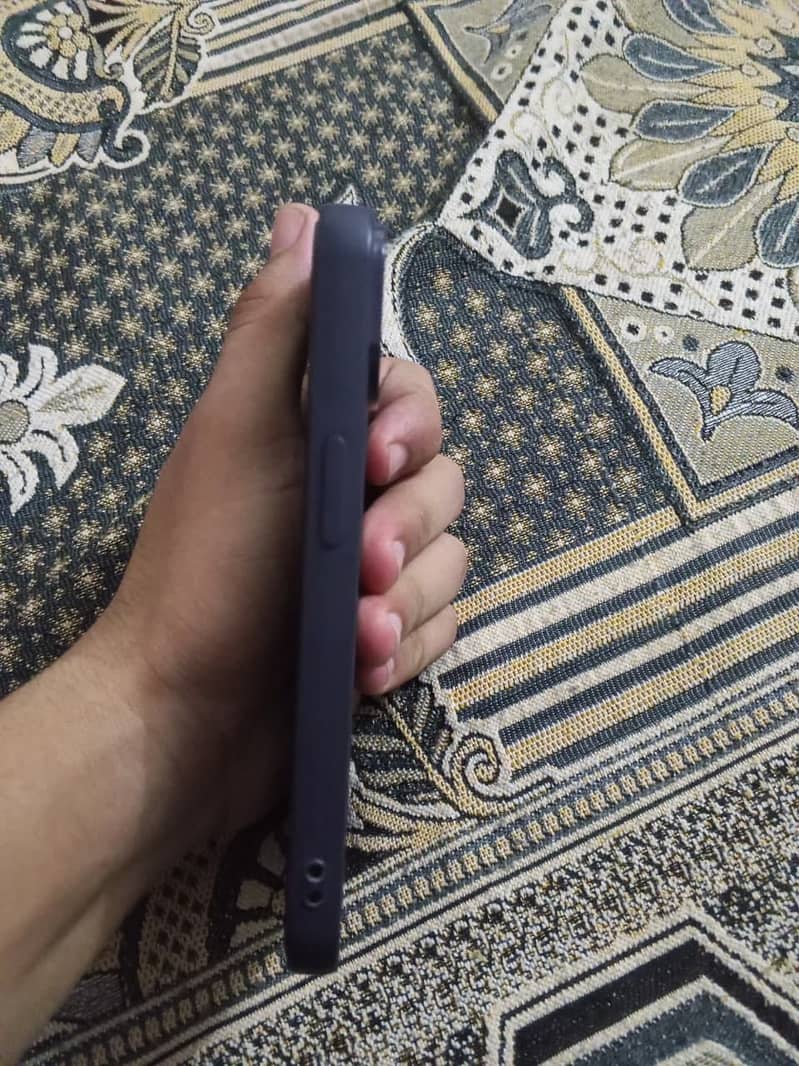 Apple iPhone 14 3