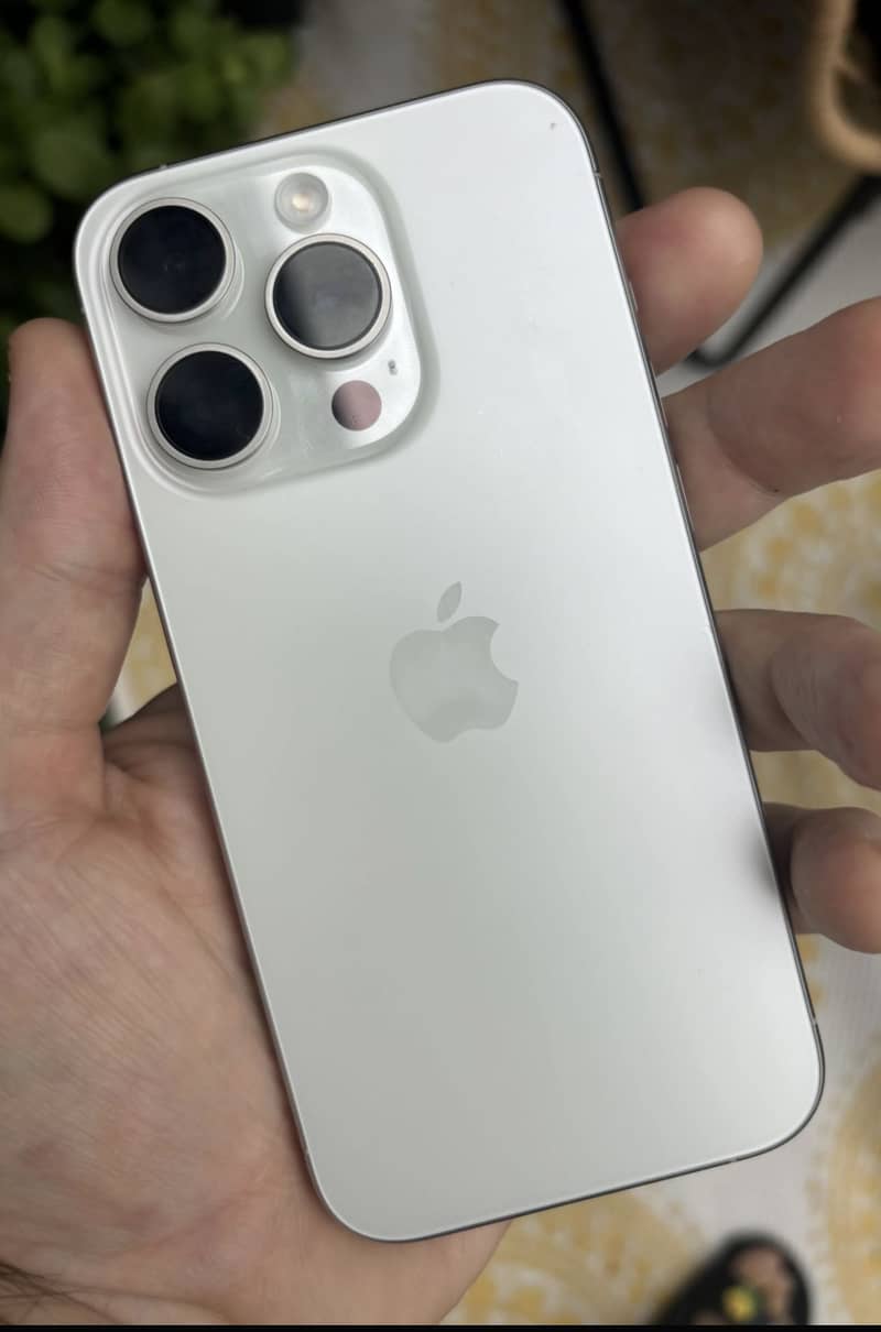 Apple iPhone 15 Pro Max 1