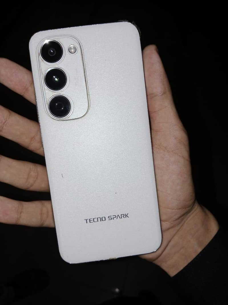 Tecno Spark 40 pro plus 2