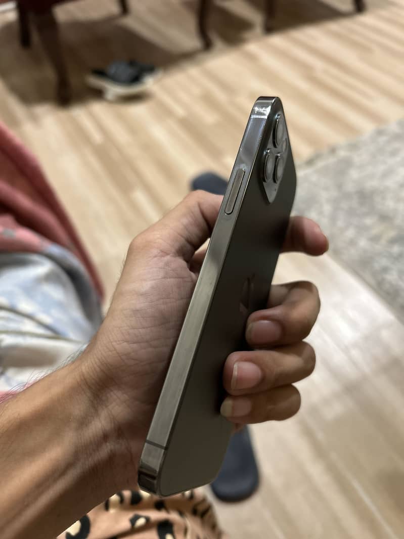 Apple iPhone 12 Pro 3