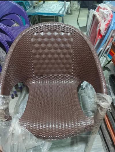 plastic chairs available contact uon my Whatsapp  03279338918