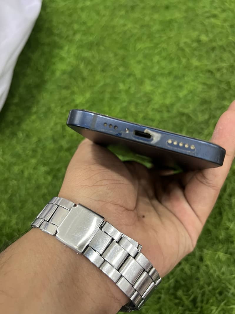 Apple iPhone 12 3