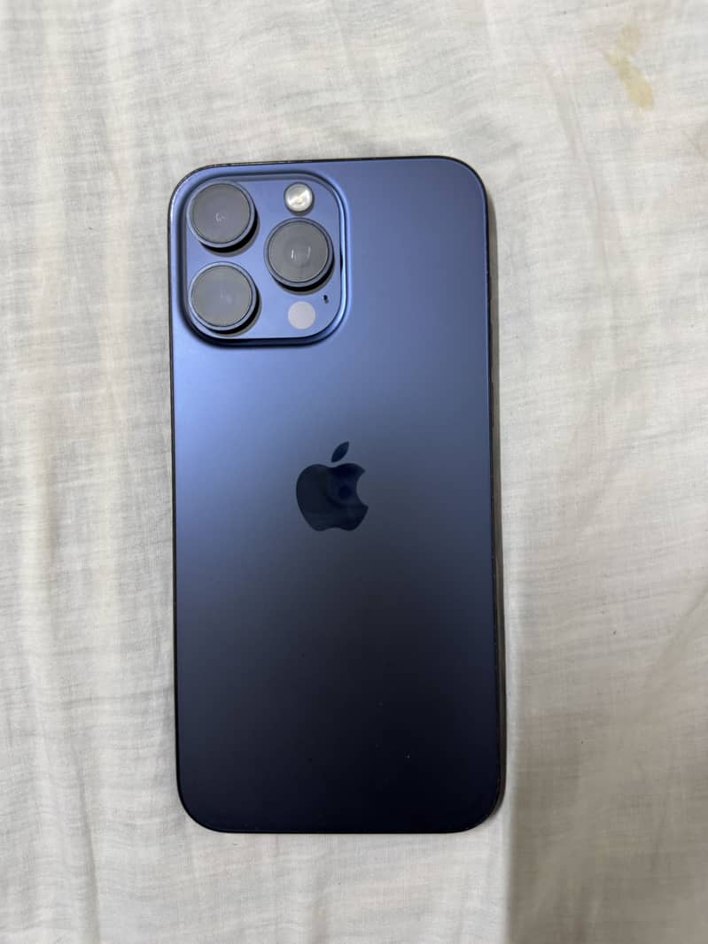 Apple iPhone 15 Pro Max 0