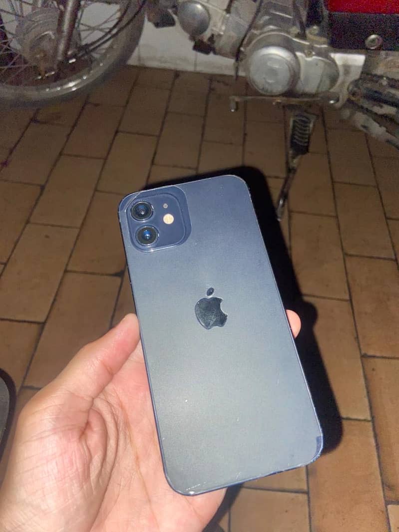 Apple iPhone 12 3