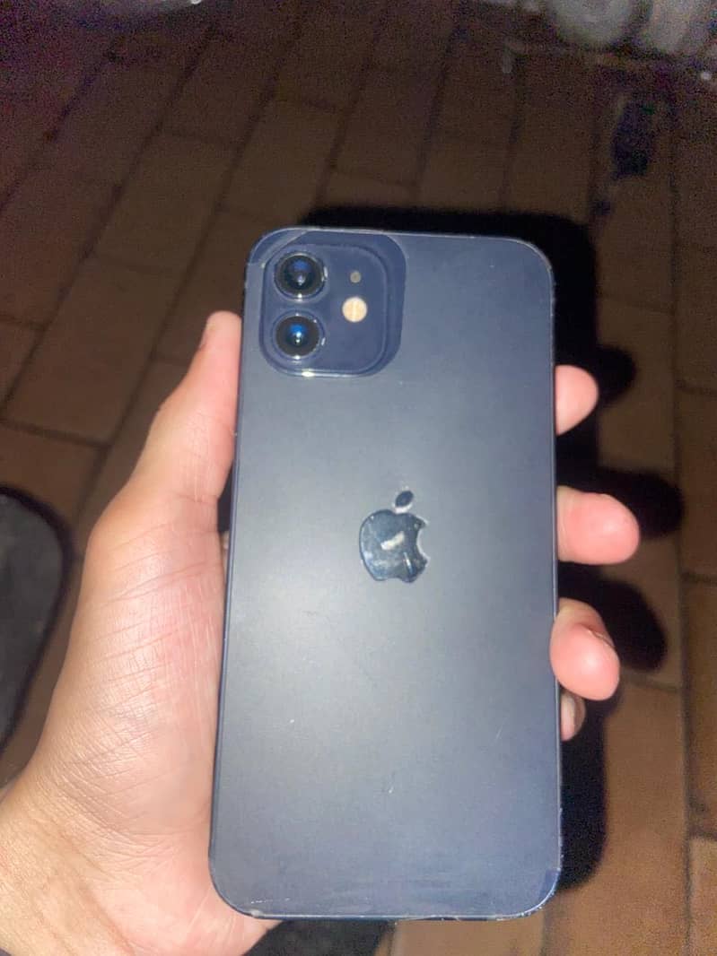 Apple iPhone 12 4