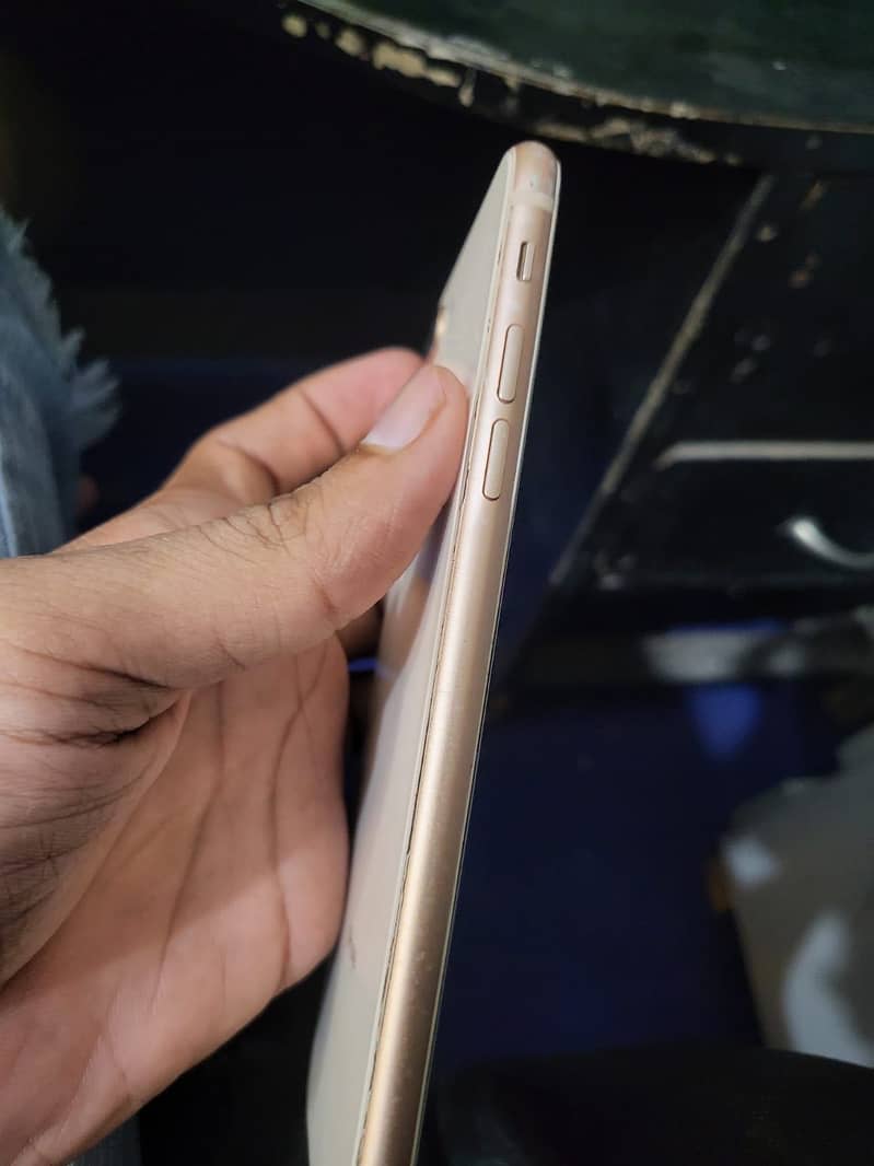 Apple iPhone 8 Plus 3