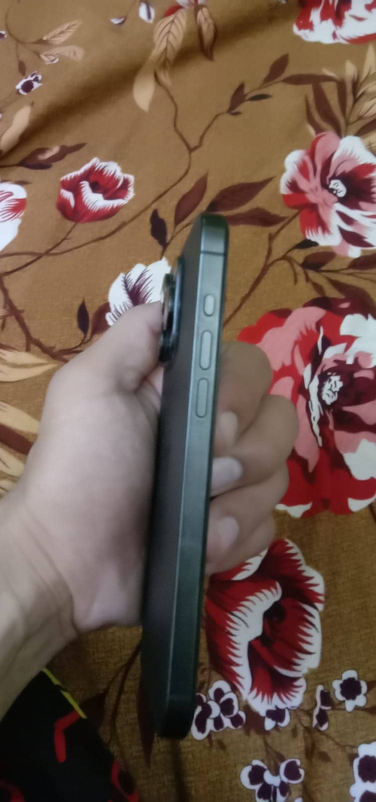 Apple iPhone 15 Pro Max 2