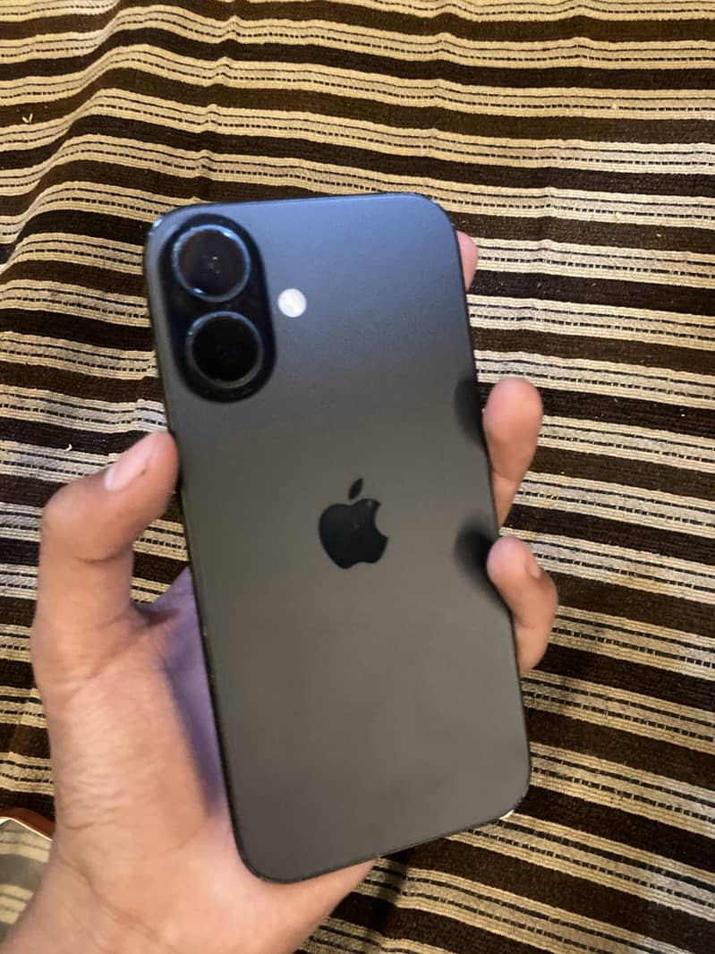 Apple iPhone 16 0