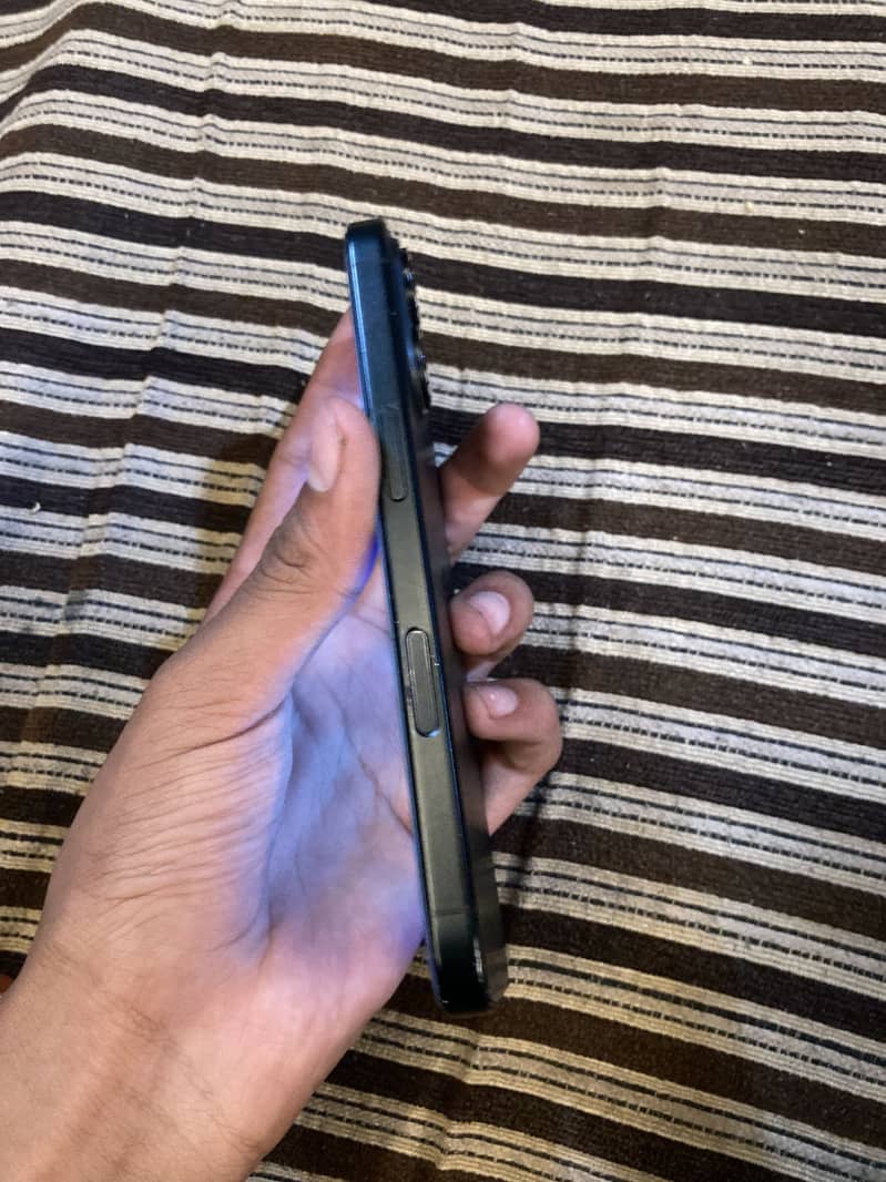 Apple iPhone 16 1
