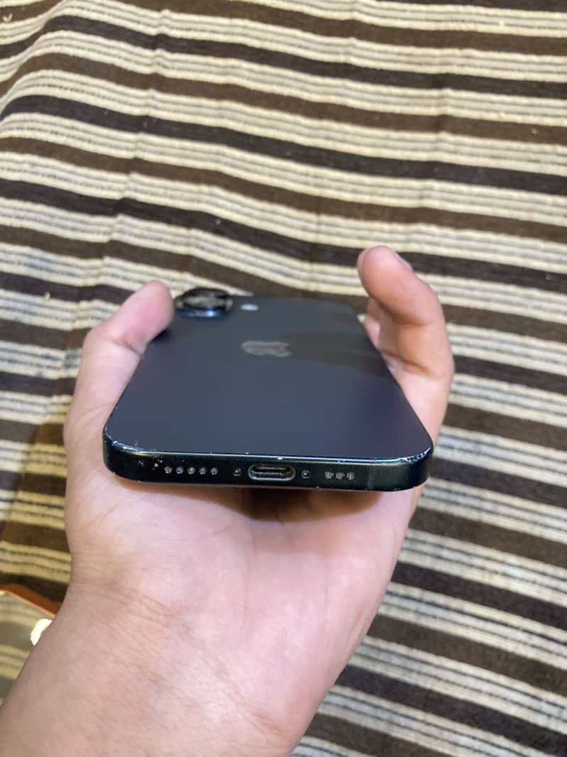 Apple iPhone 16 2