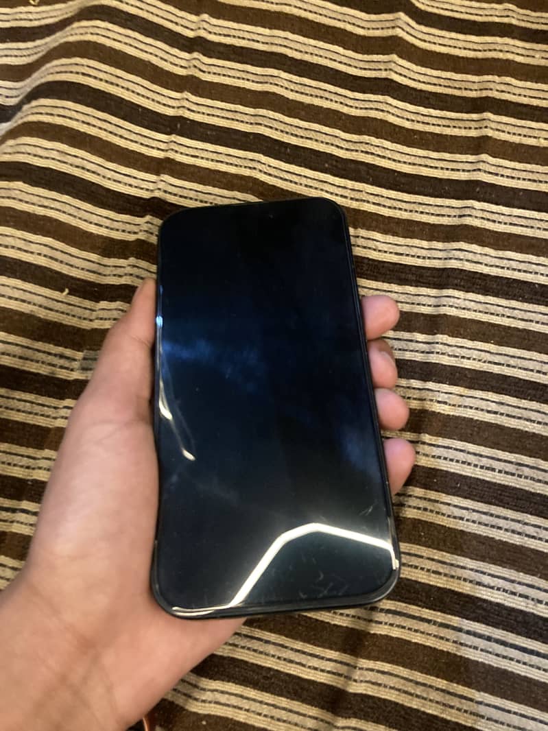 Apple iPhone 16 4
